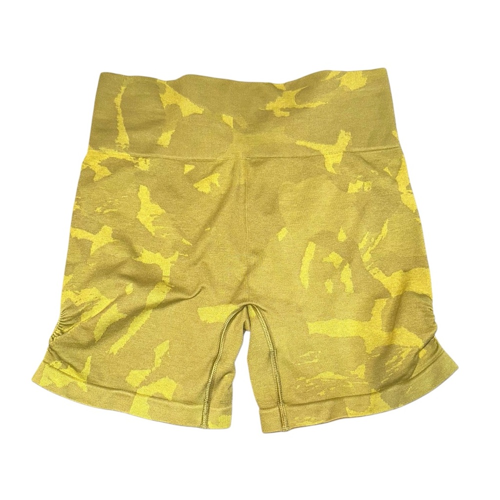 Gymshark Adapt Camo Yellow Green Seamless Shorts MEDIUM - Picture 2 of 4
